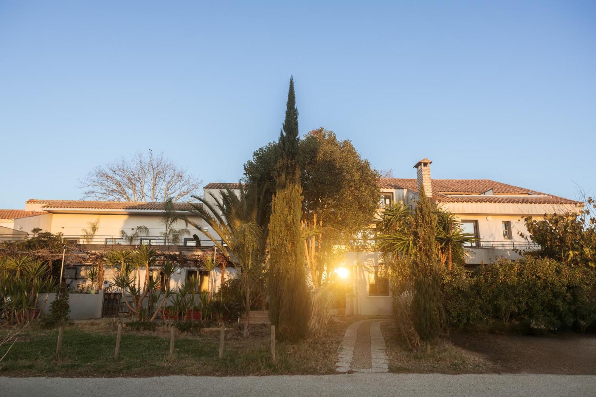 Les Jardins Du Canal Piscine Chauffee Эг-Морт Экстерьер фото