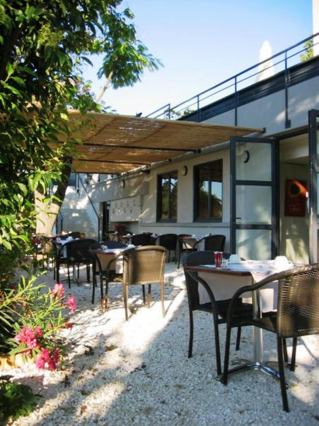 Les Jardins Du Canal Piscine Chauffee Эг-Морт Экстерьер фото